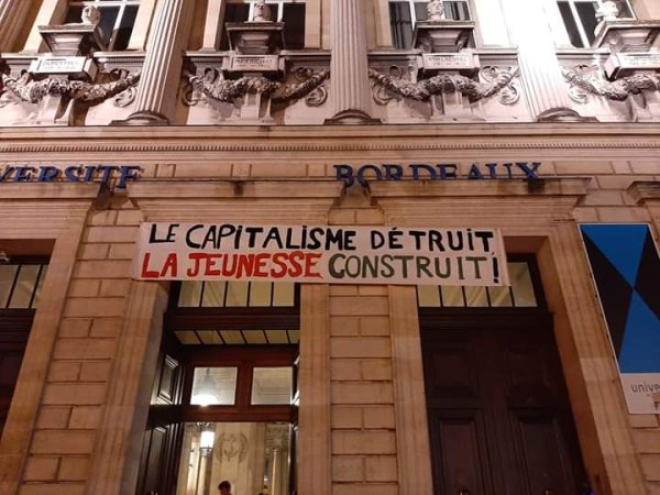 200 étudiants votent l'occupation de la fac de Bordeaux Victoire