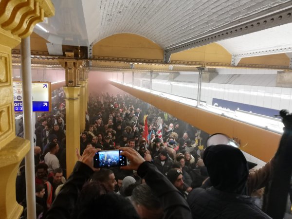 Semaine noire : forte mobilisation des grévistes ce matin à Paris, la Gare de Lyon fermée