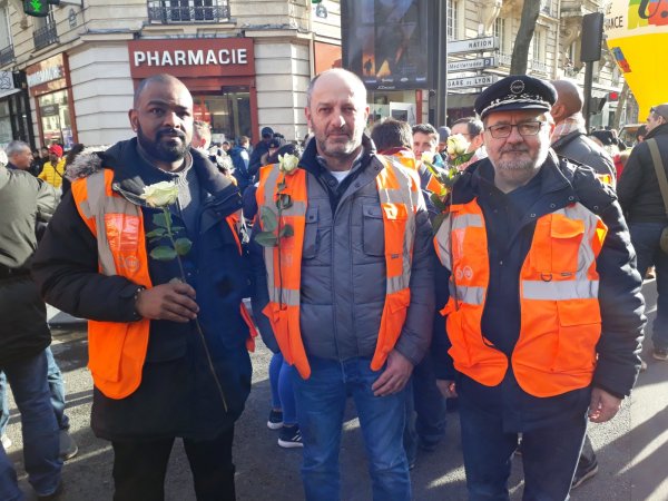 Manifestation à Paris : hommage à Alix, un gréviste de la RATP qui a mis fin à ses jours