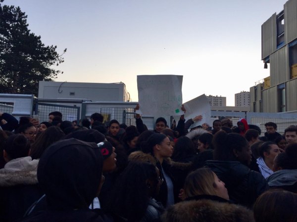 Blocage du lycée Jacques Feyder d'Epinay-sur-Seine contre le bac Blanquer