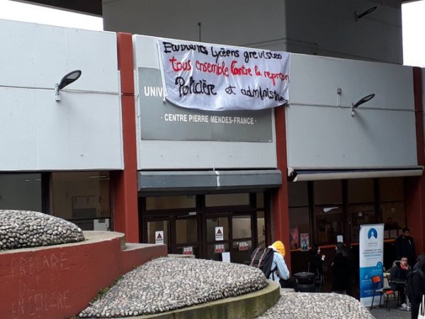 Tolbiac : rassemblement contre la présence policière à la fac