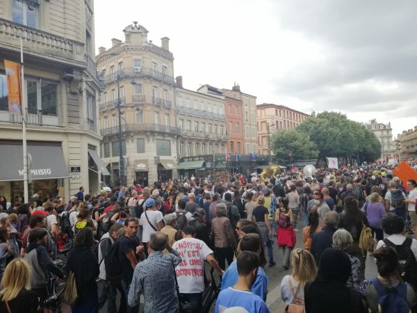 Toulouse : 20 000 manifestants pour la santé publique malgré la répression !