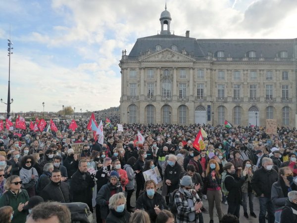20.000 personnes à Bordeaux pour une manifestation massive contre la loi Sécurité Globale