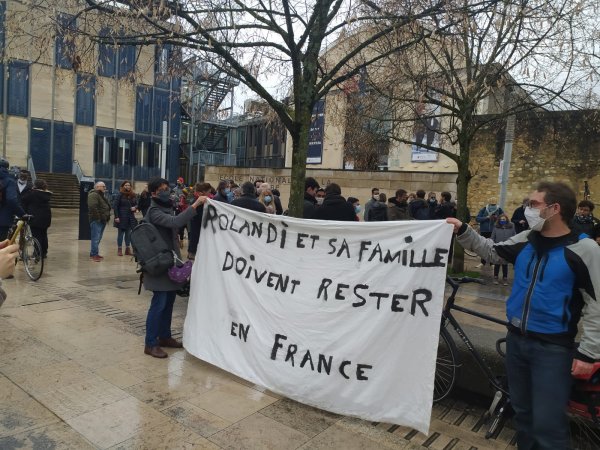 Bordeaux. Rassemblement contre l'expulsion de Rolandi : régularisation de tous les sans-papiers ! 