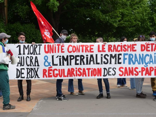 Bordeaux. Rassemblement en soutien aux détenus du CRA en grève de la faim