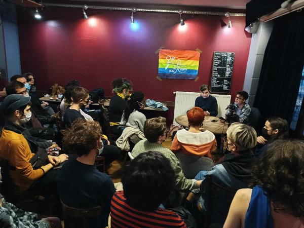 Quelles perspectives pour le mouvement LGBTI en 2022 ? 150 personnes au débat de Révolution Permanente !