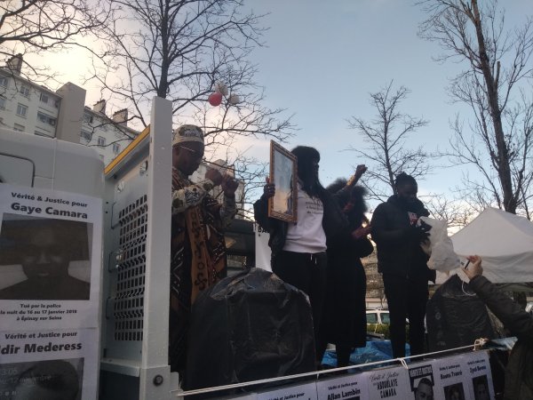 Rennes : 300 personnes réunies en hommage à Babacar Gueye et contre les violences policières