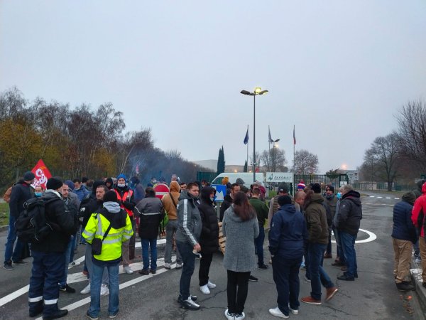 Une centaine de grévistes de Dassault mobilisés à Mérignac, la mobilisation se poursuit !