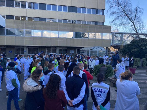 « On ne peut plus soigner les patients » : plus de 100 travailleurs de l'hôpital mobilisés à Bordeaux !