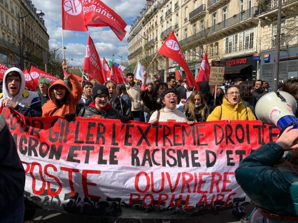 Paris : plusieurs milliers de personnes contre les idées d'extrême-droite