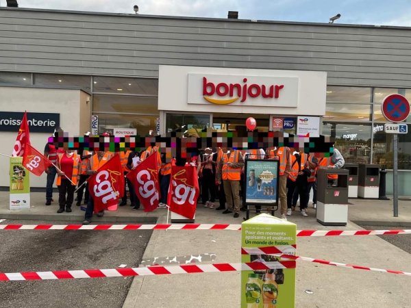 « On doit lutter tous ensemble pour les salaires » : journée de grève inédite à Total 