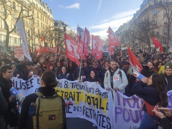 Des milliers d'étudiants dans les cortèges inter-facs : la jeunesse entre dans la bataille partout en France