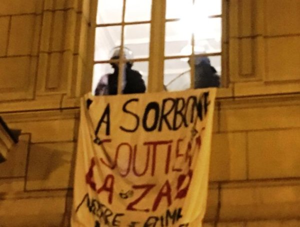 Sur ordre de Macron les CRS évacuent et occupent La Sorbonne