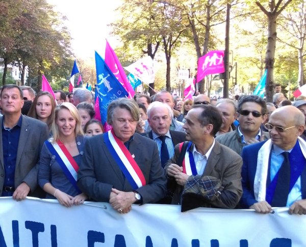 « Contre Macron », La Manif pour tous soutient implicitement Le Pen