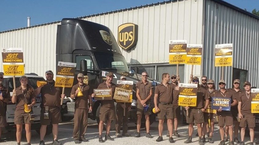 « Time to pay up ! » : 340 000 livreurs américains d'UPS prêts à entrer en grève pour leurs salaires