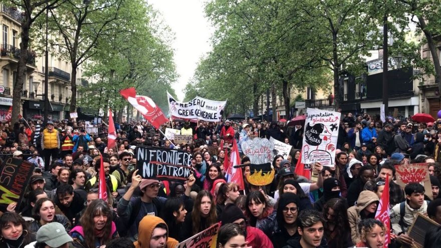 1er Mai : un millier de manifestants dans le cortège du Réseau pour la grève générale à Paris