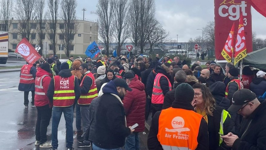 Plusieurs centaines de personnes réunies à Roissy contre le licenciement du secrétaire de l'UL CGT