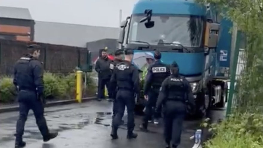 Coups au visage, deux interpellations : la police attaque le piquet des grévistes de Vertbaudet
