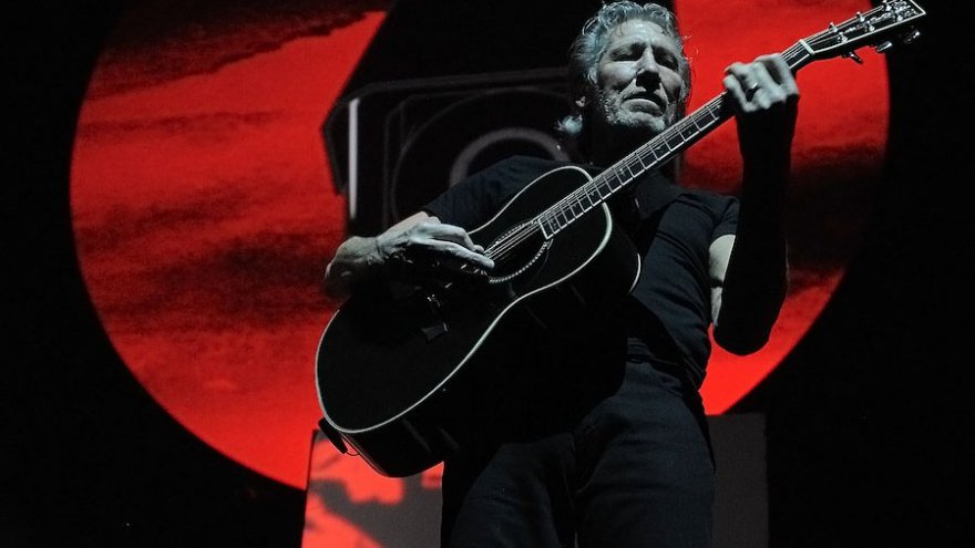 Anticapitaliste, antiguerre, contre les violences policières : Roger Waters enflamme Bercy