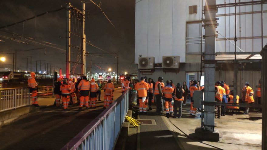 « Notre 49.3, c'est la grève sauvage » : les cheminots du technicentre de Chatillon débrayent dans la nuit