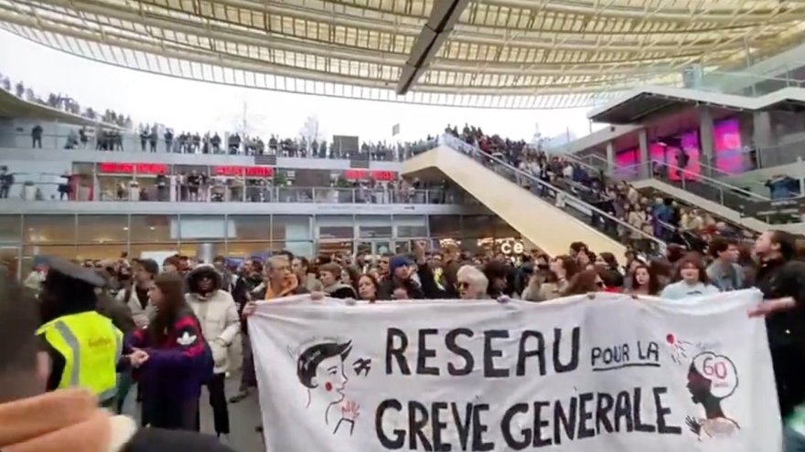 Plusieurs centaines de manifestants envahissent Châtelet contre le 49-3 et le gouvernement