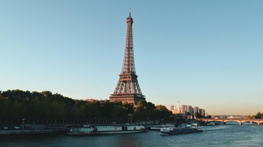 Grève à la Tour Eiffel : « Avec les JO les objectifs sont irréalisables et on raccourcit les travaux »