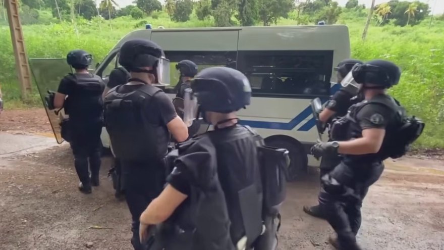 Opération Wuambushu : la police tire à balles réelles face à des jeunes à Mayotte