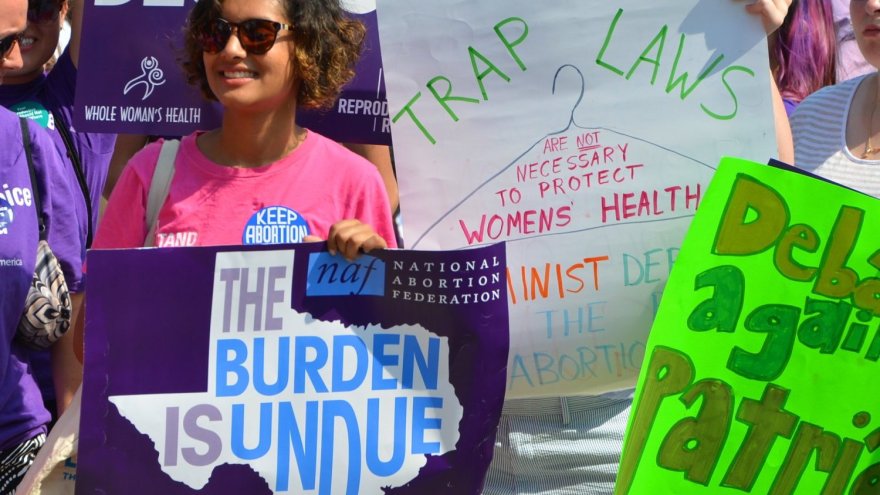 Texas : les anti-IVG interdisent les routes aux femmes qui vont avorter dans un autre État