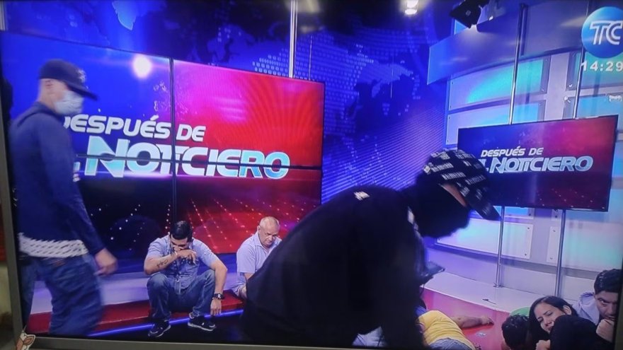 Crise en Équateur : une chaîne de TV attaquée, le président appelle à une intervention militaire