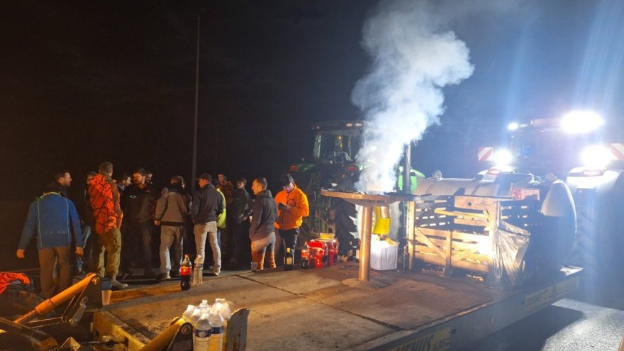 Pas-de-Calais, Bretagne, Normandie : la mobilisation des agriculteurs s'étend et se durcit