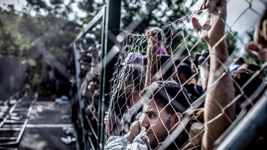 Naufrage en Grèce : qu'est-ce que le « modèle grec » sur l'immigration, encensé par Darmanin et l'UE ?