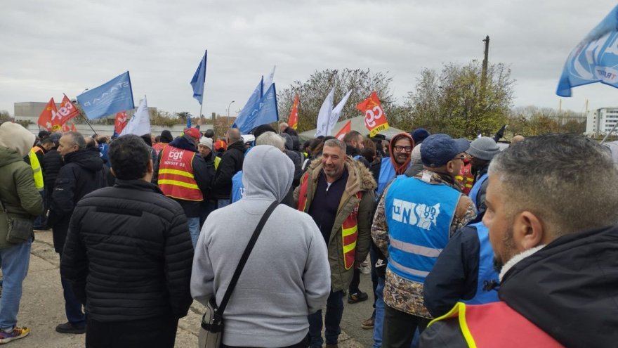 Rassemblement intersyndical contre la répression et le licenciement du secrétaire de l'UL CGT de Roissy