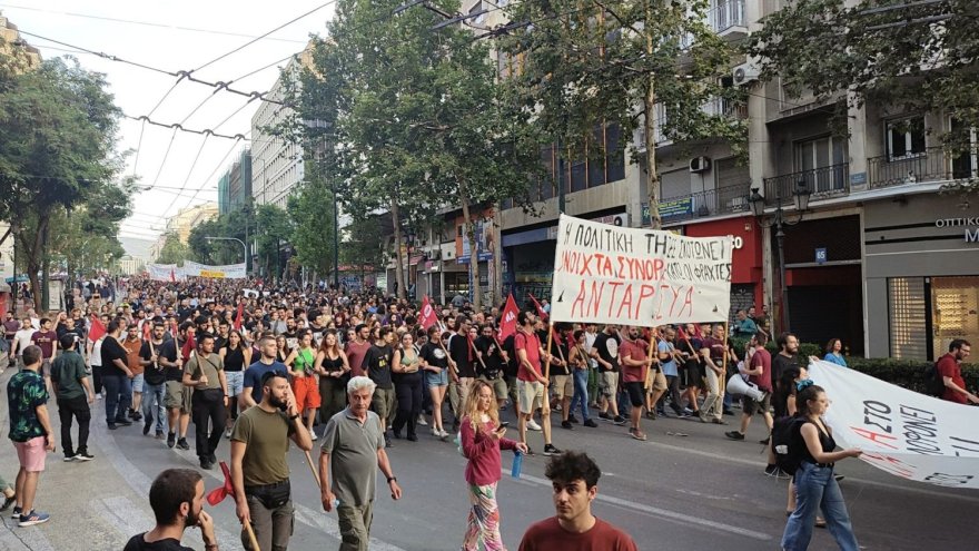 Naufrage en Grèce : « les manifestants pointent la responsabilité du gouvernement et de l'UE »