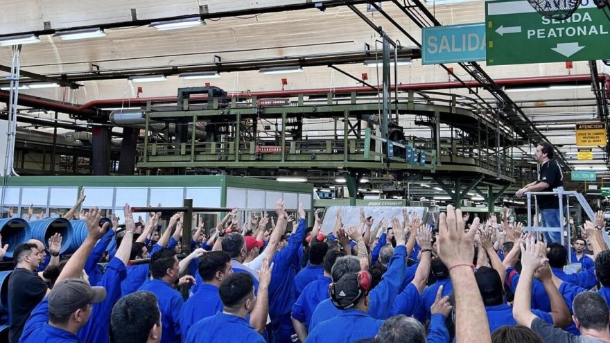 Aéroports, usines automobile, compagnies pétrolières… : retour sur la grève massive en Argentine