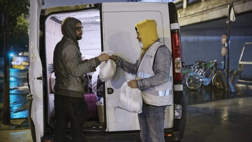 Distributions alimentaires interdites à Paris : l'Etat prive des centaines de personnes de repas