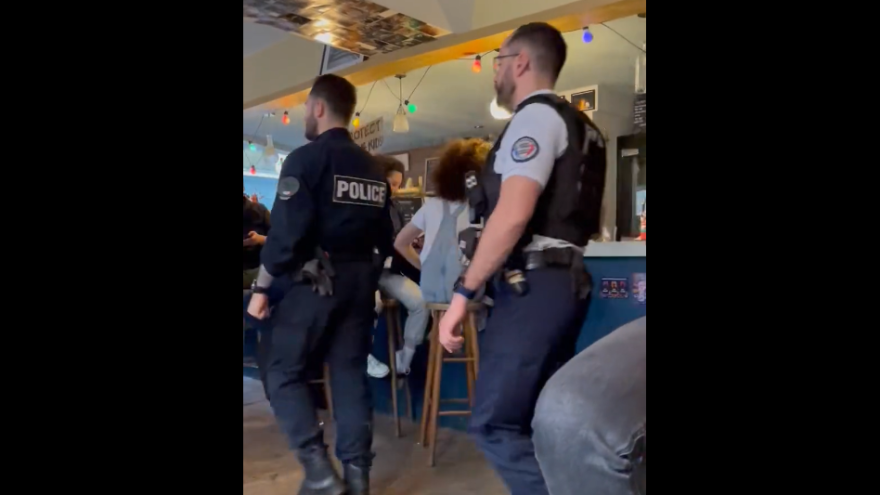 25 policiers pour intimider un bar LGBT : le harcèlement continue contre le Bonjour Madame