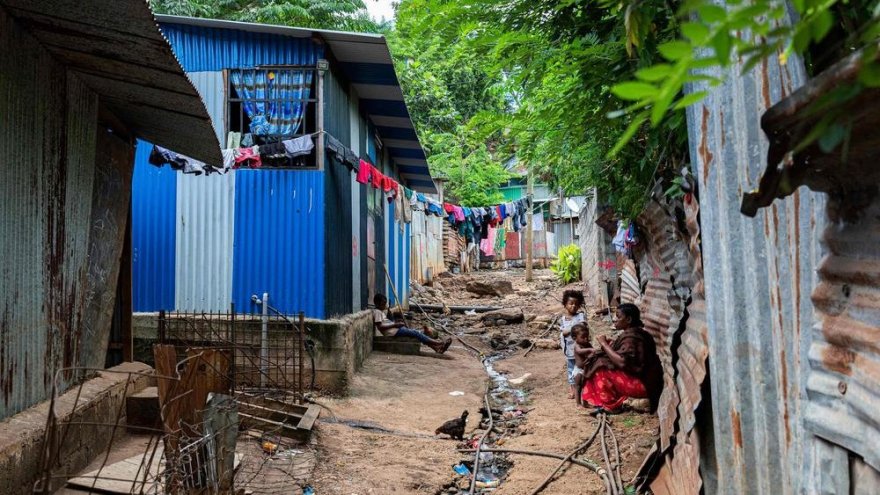 La justice suspend une opération de destruction de bidonville à Mayotte : premier revers pour Darmanin